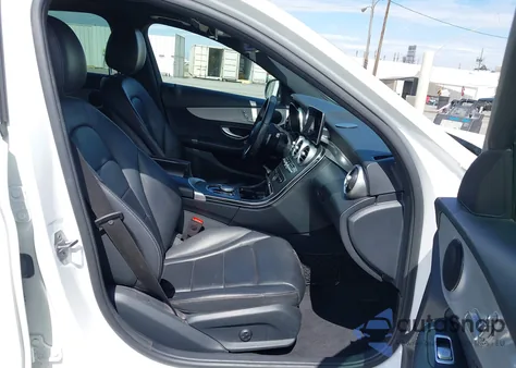 2019 Mercedes-Benz C 300 z USA, uszkodzony, nr VIN 55SWF8DB7KU293692